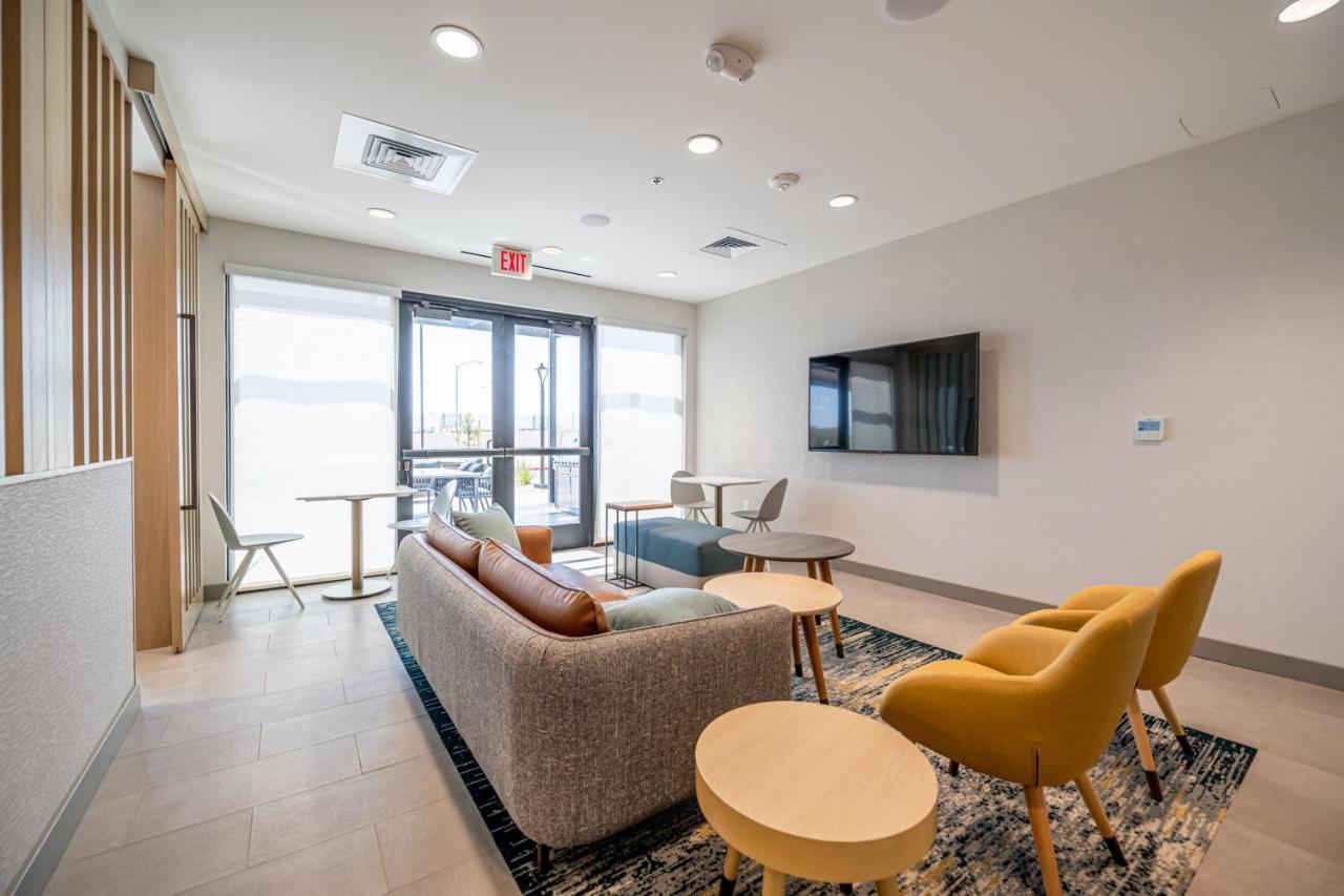 Towneplace Suites By Marriott Las Vegas North I-15 Exterior photo