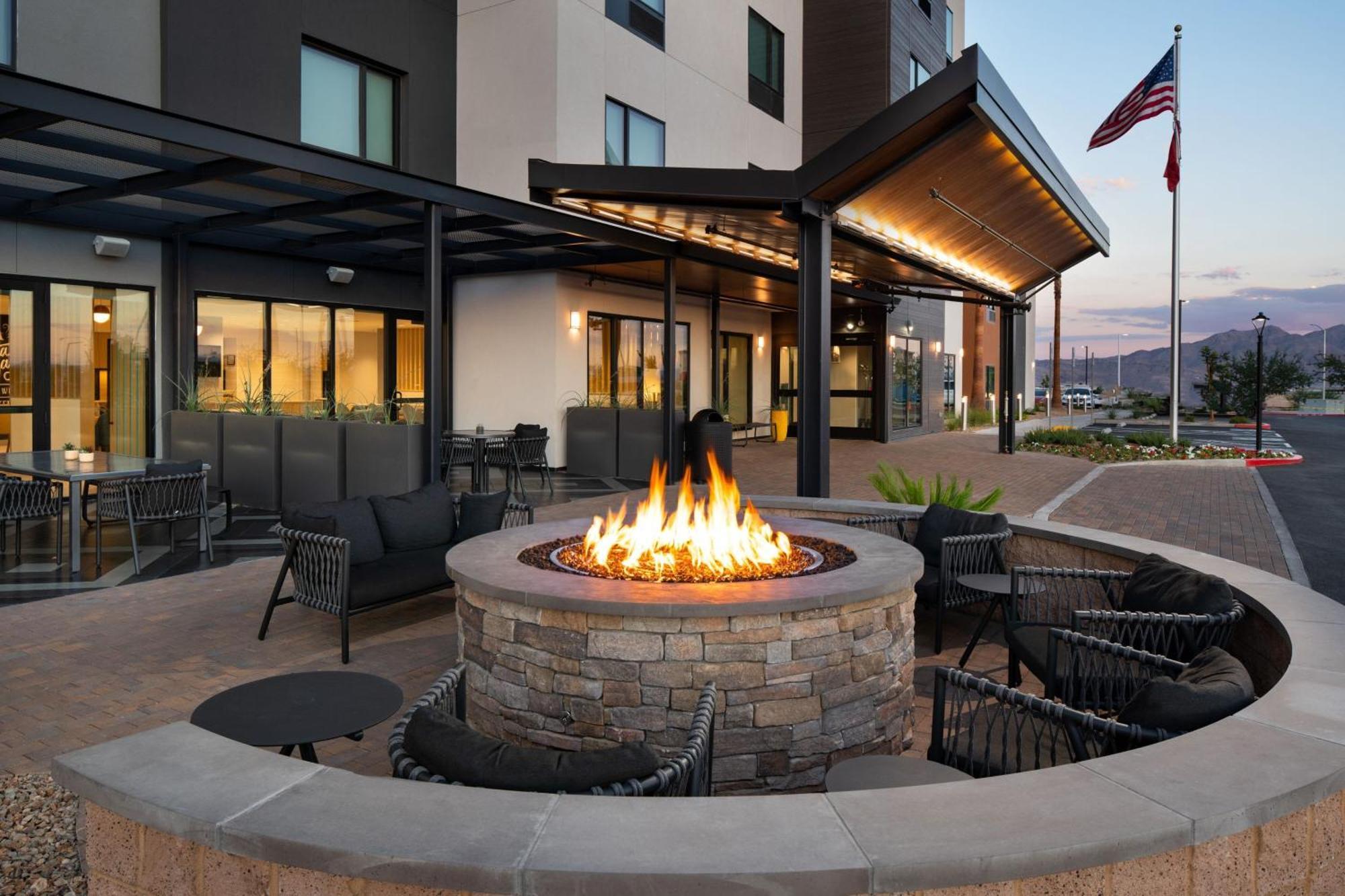 Towneplace Suites By Marriott Las Vegas North I-15 Exterior photo